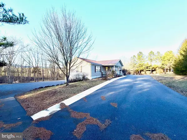 Petersburg, WV 26847,401 NIGHTHAWK DR