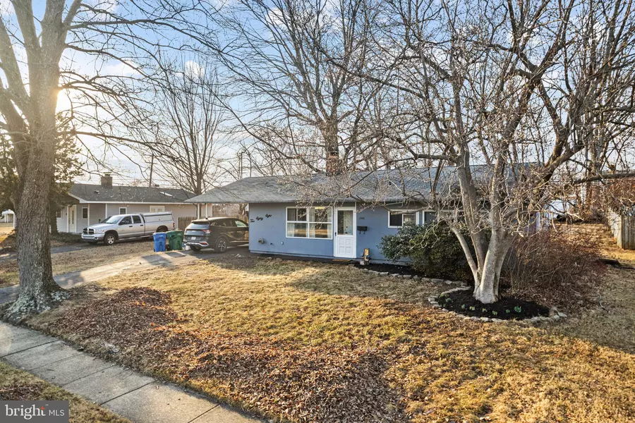 288 MAGNOLIA DR, Levittown, PA 19054