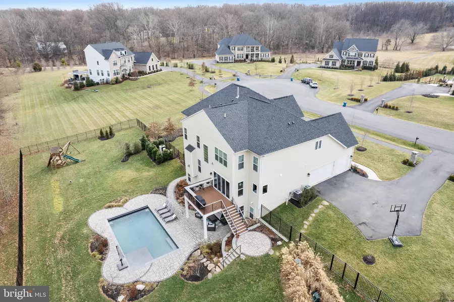 10259 FOREST LAKE DR, Great Falls, VA 22066