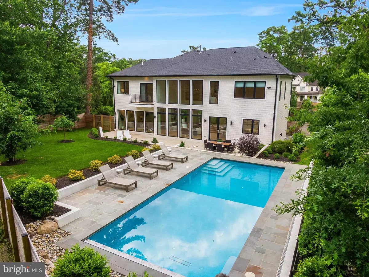 Mclean, VA 22101,5914 WOODLEY RD