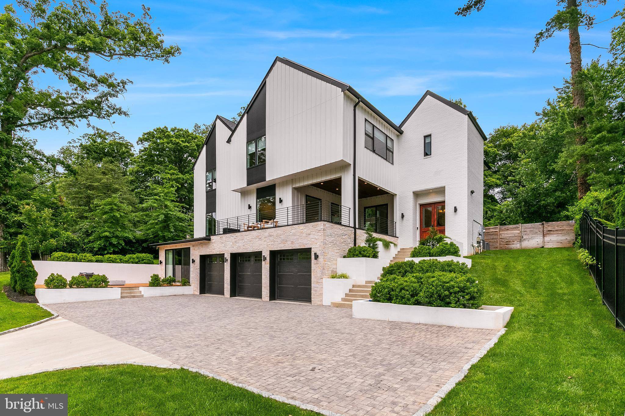 Mclean, VA 22101,5914 WOODLEY RD