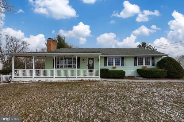 4946 BLUE HILL RD, Glenville, PA 17329