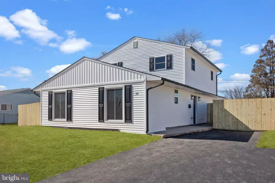 11 LITTLE LN, Levittown, PA 19054