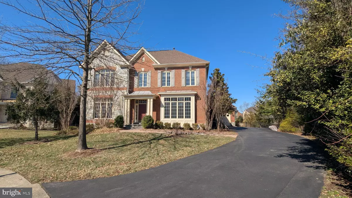 Chantilly, VA 20151,13796 NECKLACE CT