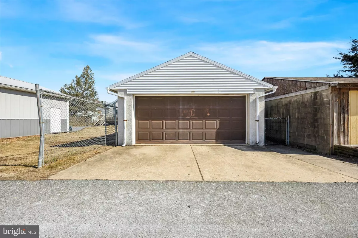 Marcus Hook, PA 19061,1572 MARKET ST