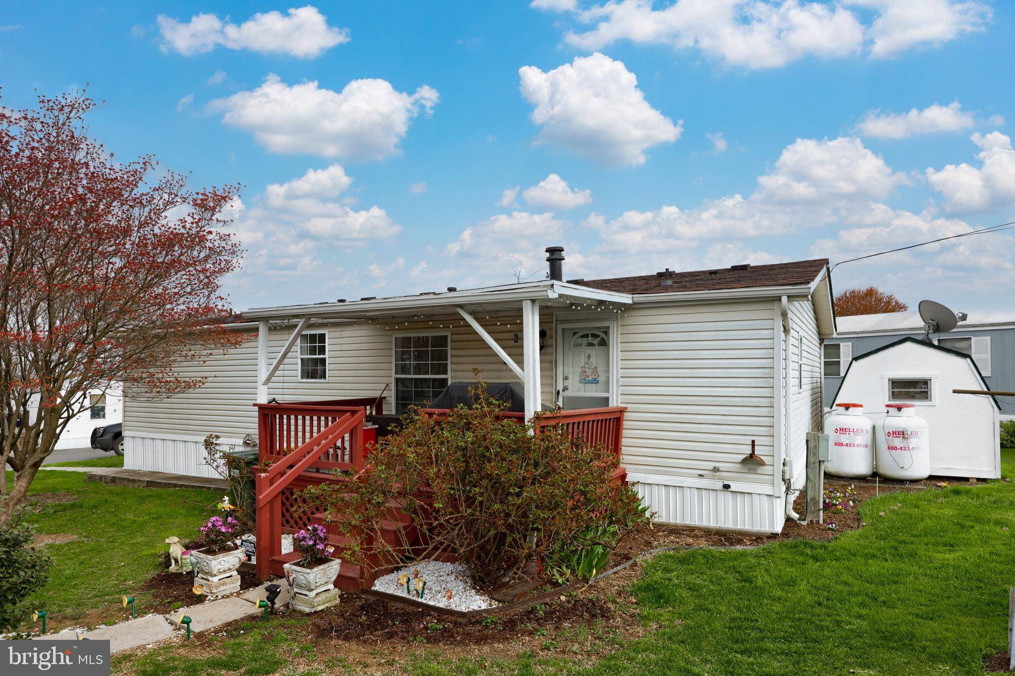 6 HILLTOP AVE, Akron, PA 17501