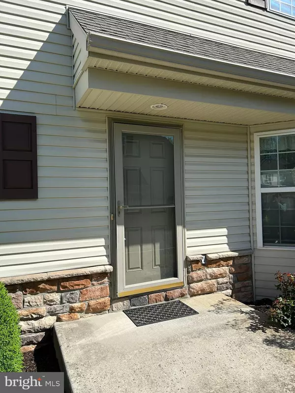 Mechanicsburg, PA 17050,400 PIN OAK CT