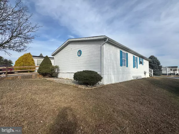 Lancaster, PA 17603,102 BENT PINE CT S