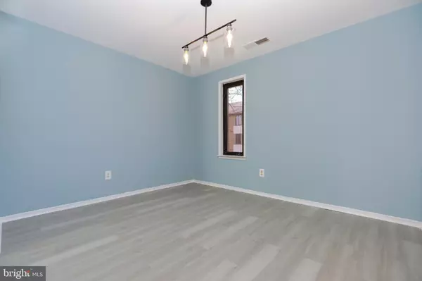 Herndon, VA 20170,503 FLORIDA AVE #103