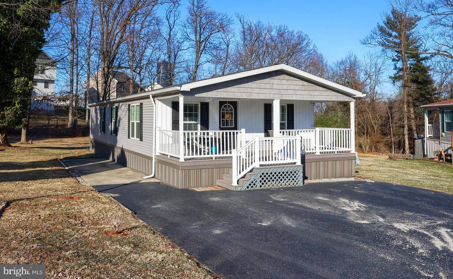246 HOLLY DR, Mount Wolf, PA 17347