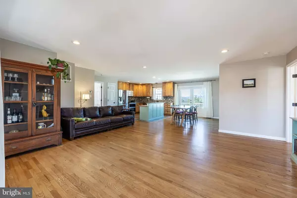 Reva, VA 22735,3277 CABIN RD