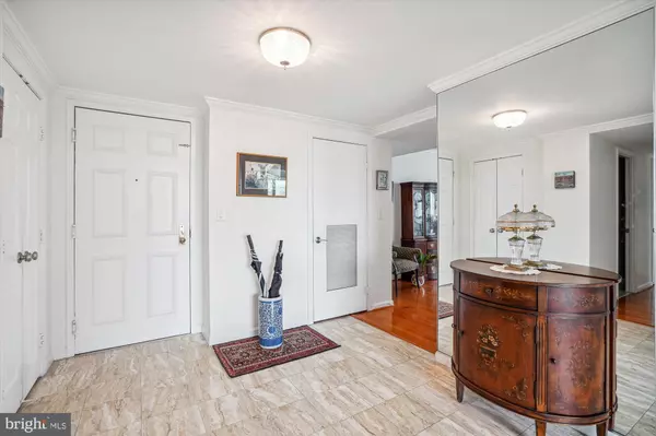Bethesda, MD 20814,5450 WHITLEY PARK TER #HR-903