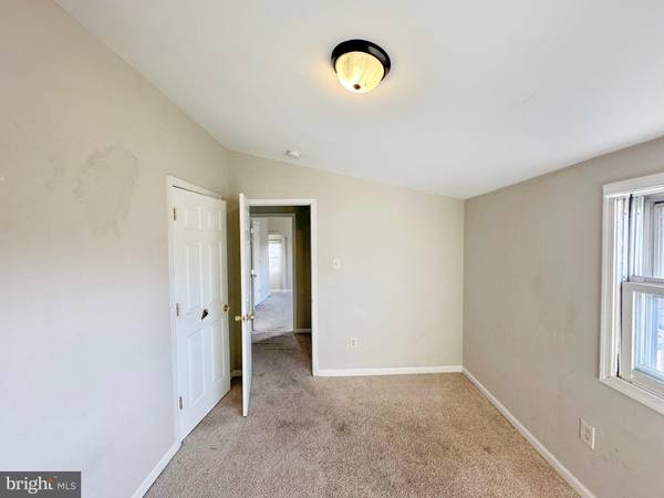 Clementon, NJ 08021,17 SPRUCE LN