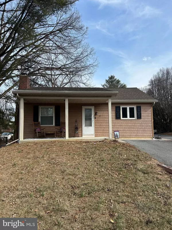 17 WILSON AVE, Leola, PA 17540