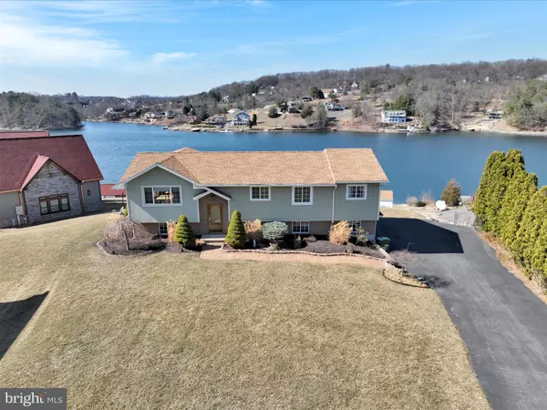 830 CAYUGA COVE, Auburn, PA 17922