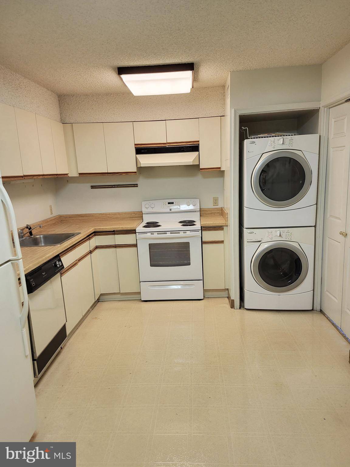 Falls Church, VA 22041,3800 POWELL LN #828