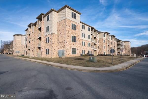 Newark, DE 19713,2000-UNIT FOUNTAINVIEW CIR #2413