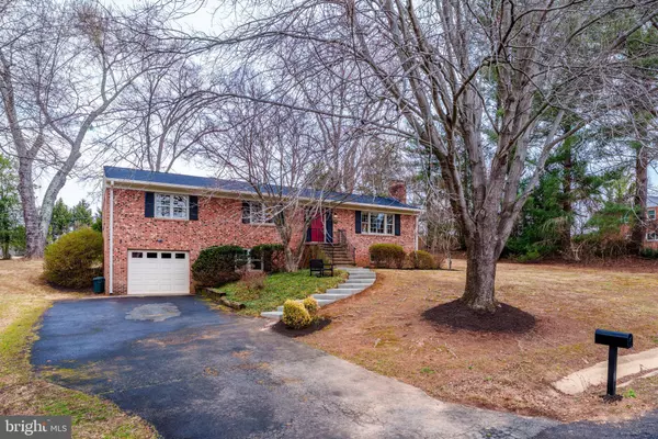 Great Falls, VA 22066,9908 MINBURN ST