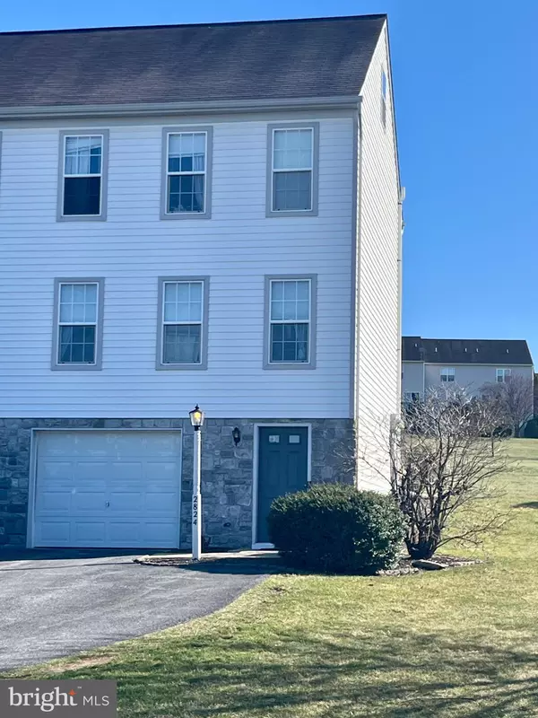 2824 WOODMONT DR, York, PA 17404