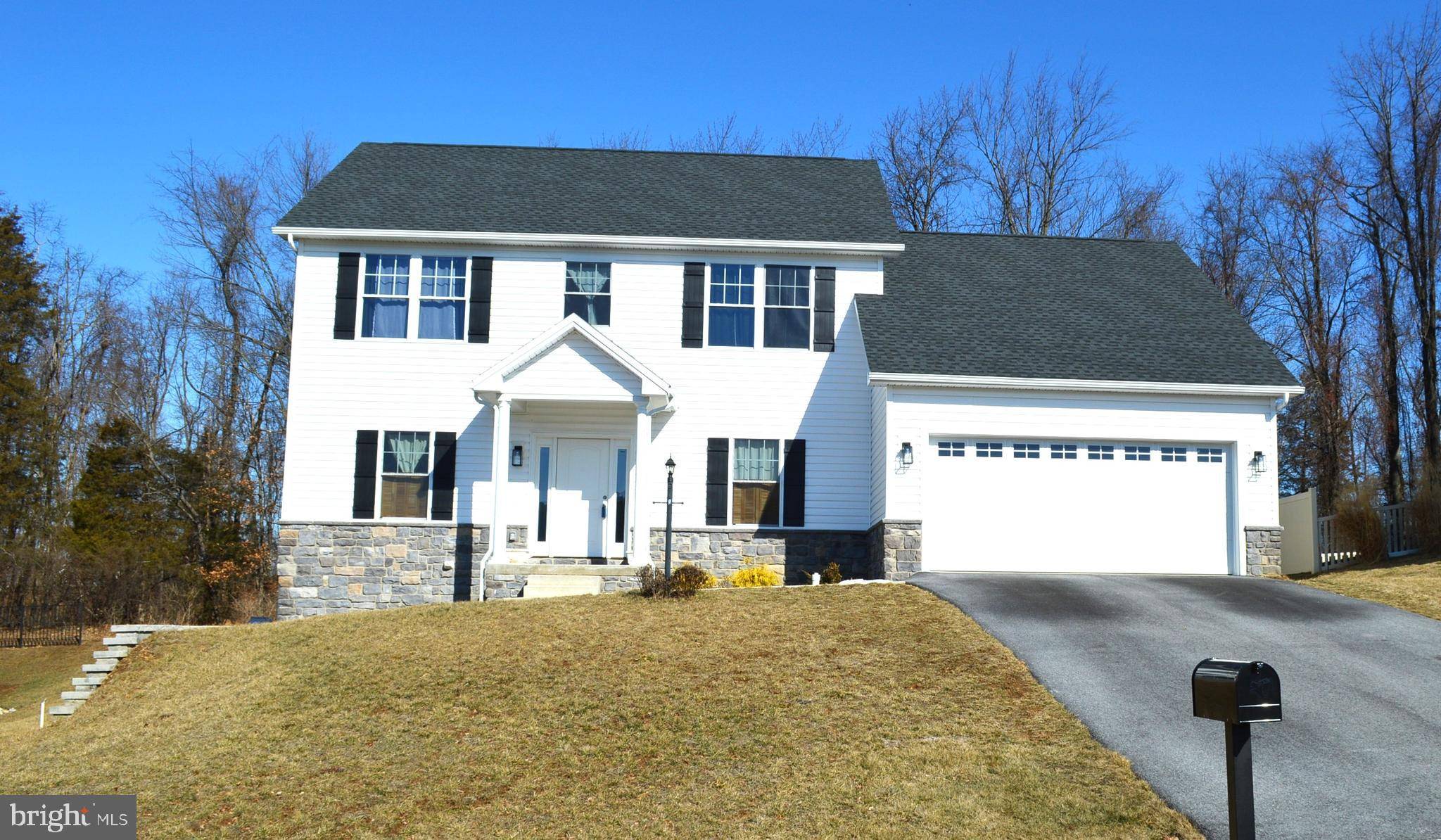 209 WHITE OAK CIR, Mount Holly Springs, PA 17065