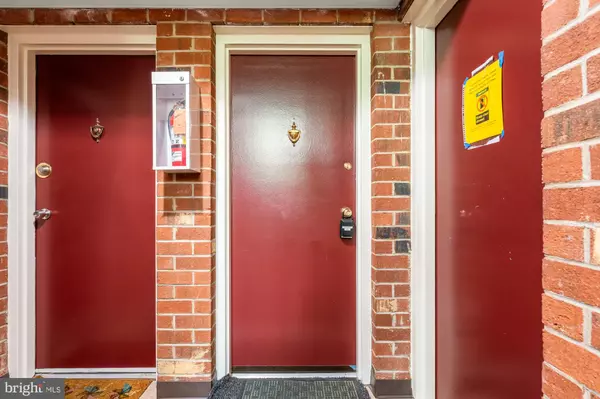 Fairfax, VA 22031,3975 LYNDHURST DR #103