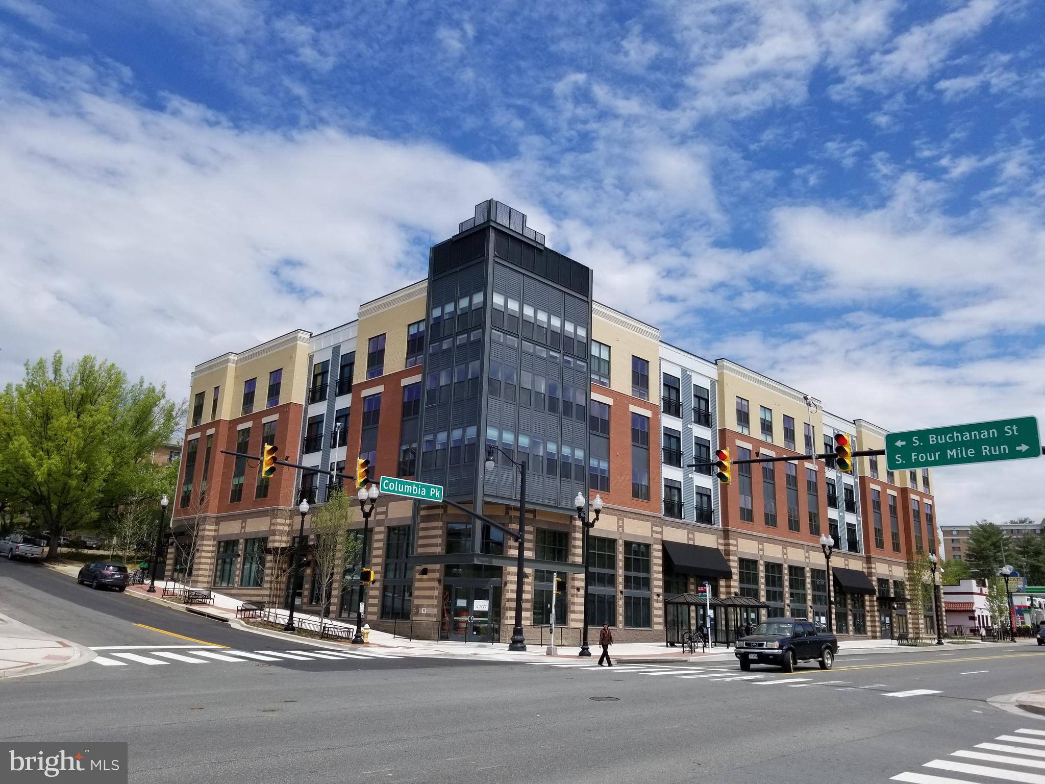 989 S BUCHANAN ST #208, Arlington, VA 22204