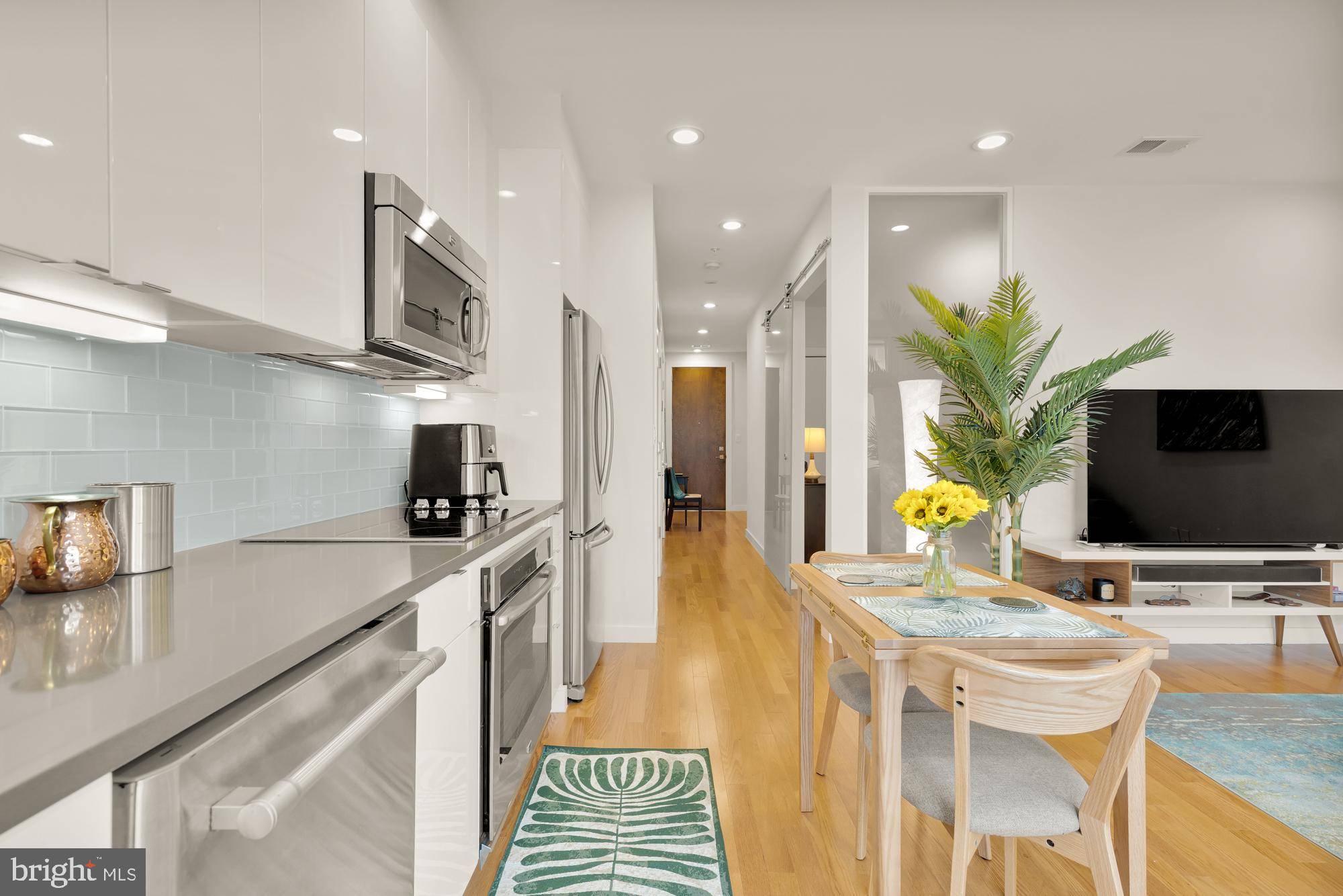 Washington, DC 20001,435 R ST NW #204