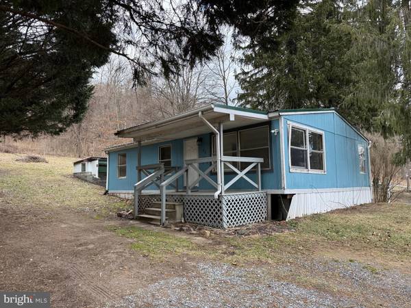 90 BROADWAY ST, Berkeley Springs, WV 25411