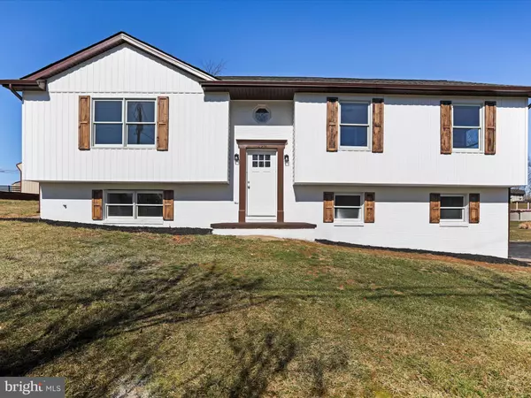 299 PALOMINO PL, Charles Town, WV 25414