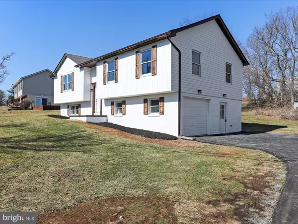 Charles Town, WV 25414,299 PALOMINO PL