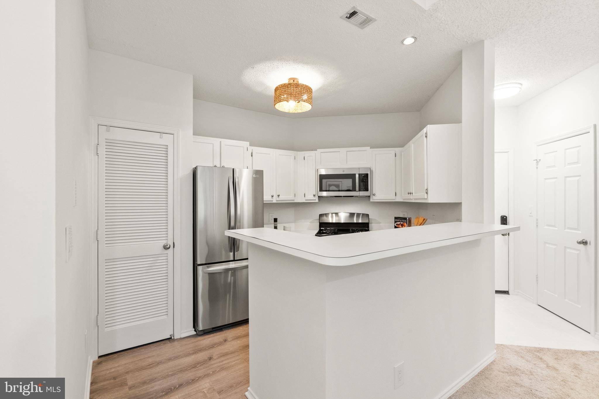 Fairfax, VA 22033,4400 HELMSFORD LN #202
