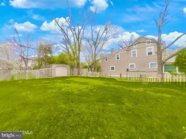 Manahawkin, NJ 08050,348 E BAY AVE