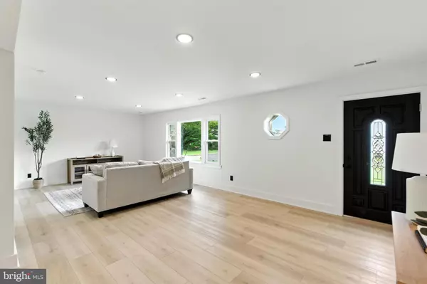 Feasterville Trevose, PA 19053,2611 LINCONIA AVE