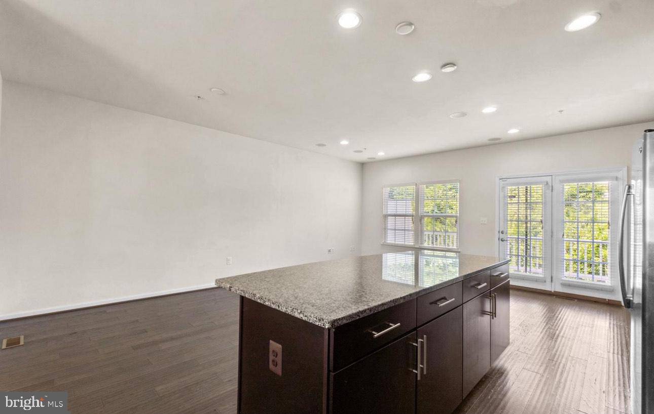 Elkridge, MD 21075,7302 FREEBIRD LN