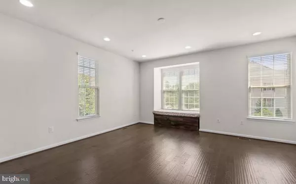 Elkridge, MD 21075,7302 FREEBIRD LN