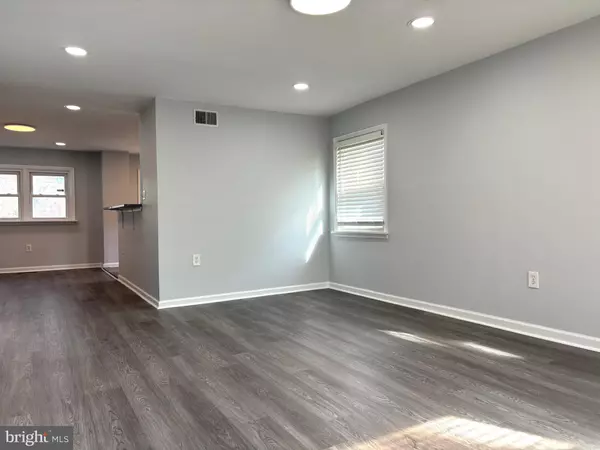 Woodlyn, PA 19094,242 CRUM CREEK DR