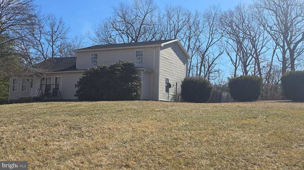 124 CLIFTON RD, Paw Paw, WV 25434