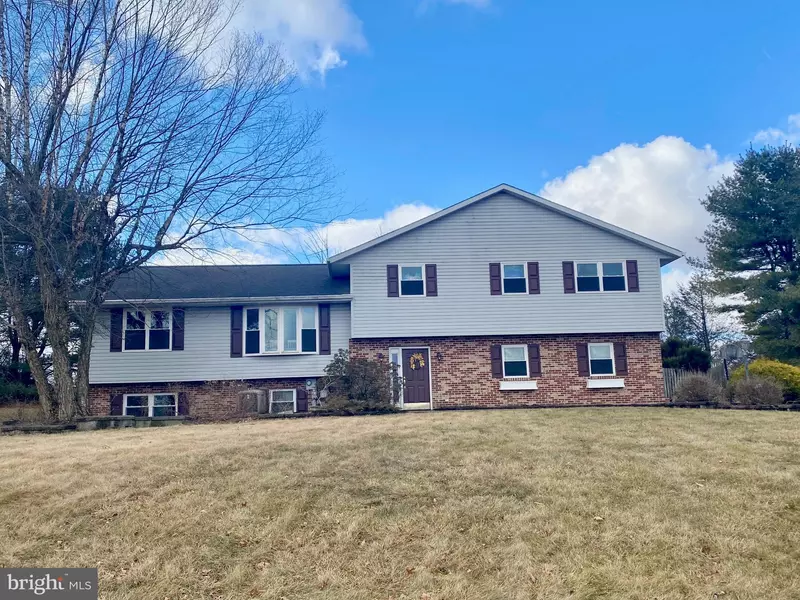 3 WOODLAND CT, Hamburg, PA 19526