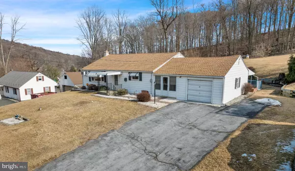 25 SUNSET HILL RD, Boyertown, PA 19512