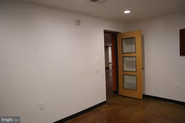 Shepherdstown, WV 25443,7595 MARTINSBURG PIKE #A