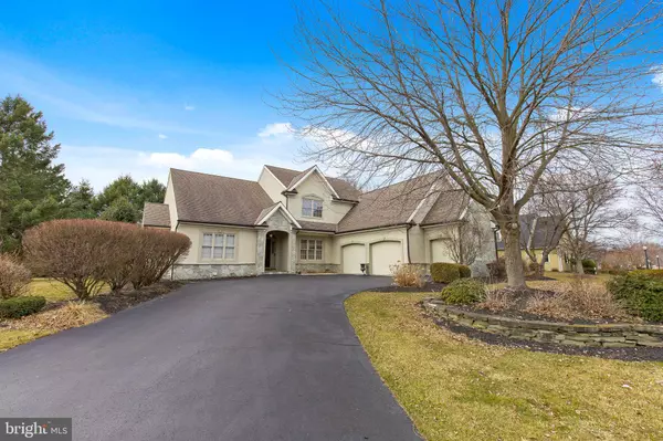 810 WOODFIELD DR, Lititz, PA 17543