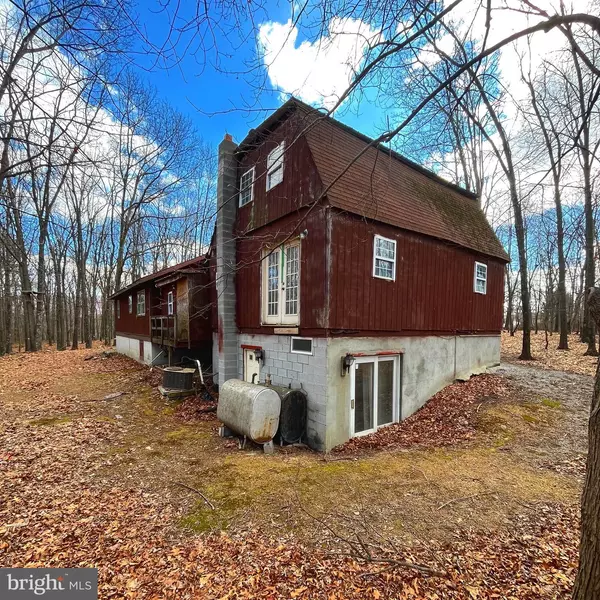 Berkeley Springs, WV 25411,308 GREENWOODS DR