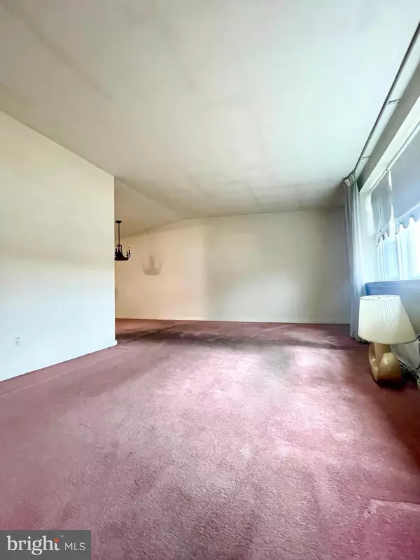 Philadelphia, PA 19111,7727 DUNGAN RD