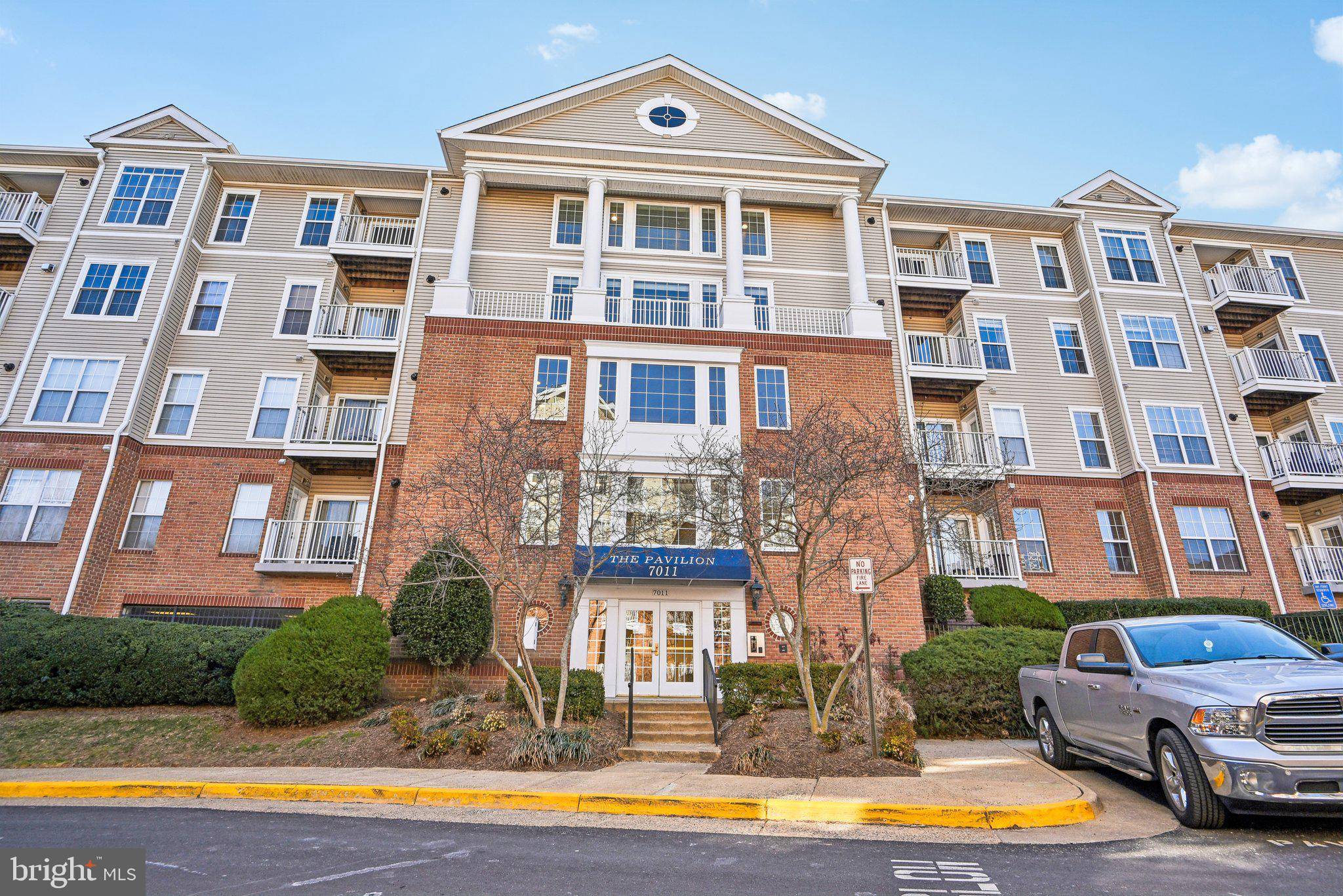 Falls Church, VA 22043,7011 FALLS REACH DR #406