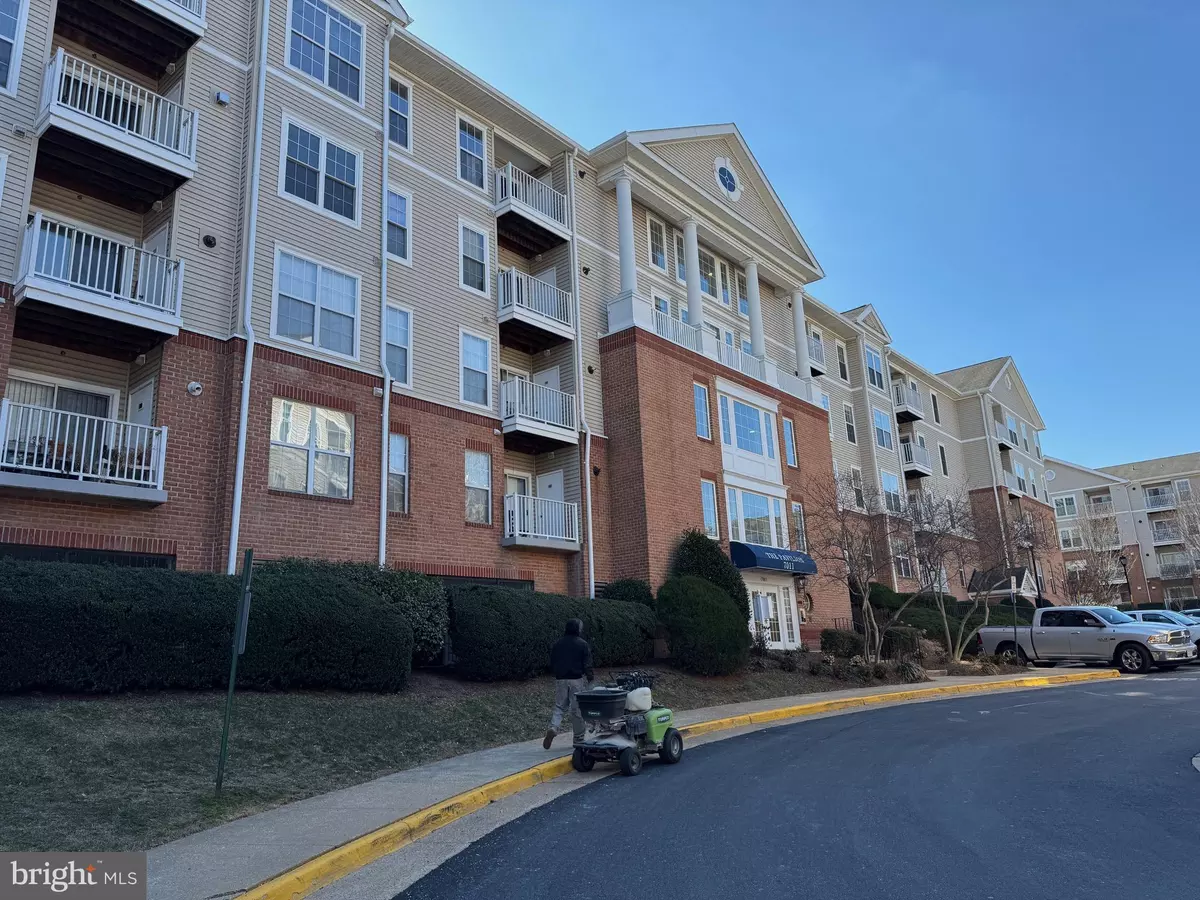 Falls Church, VA 22043,7011 FALLS REACH DR #406