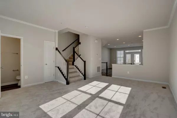 Laurel, MD 20707,1023 FLESTER LN