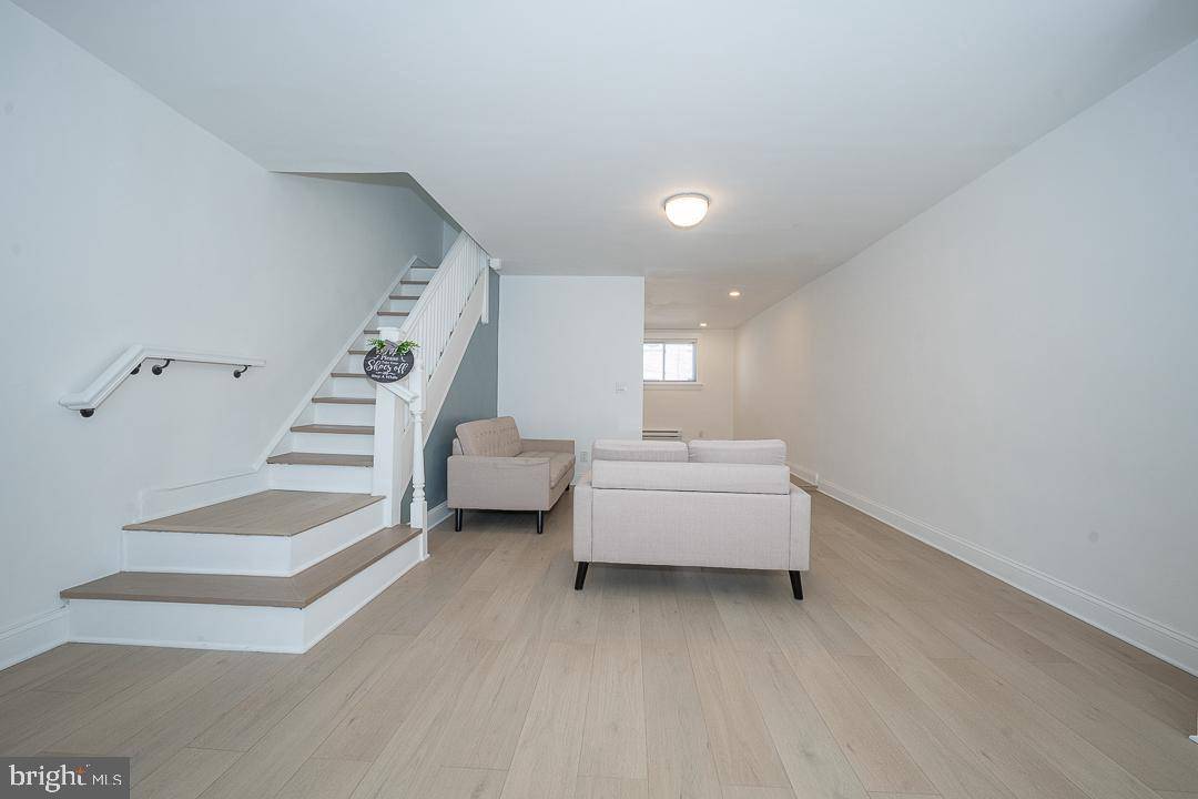 Upper Darby, PA 19082,426 HAMPDEN RD