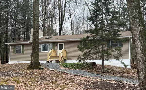 1553 LOCUST LN, Pocono Lake, PA 18347