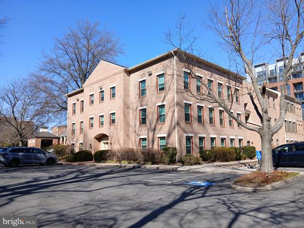 124 E BROAD ST #C-2, Falls Church, VA 22046