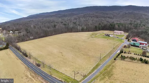 133 BLACK BEAR LN, East Waterford, PA 17021
